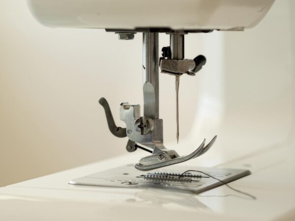 As melhores técnicas de costura usando agulha de máquina para melhorar seu acabamento