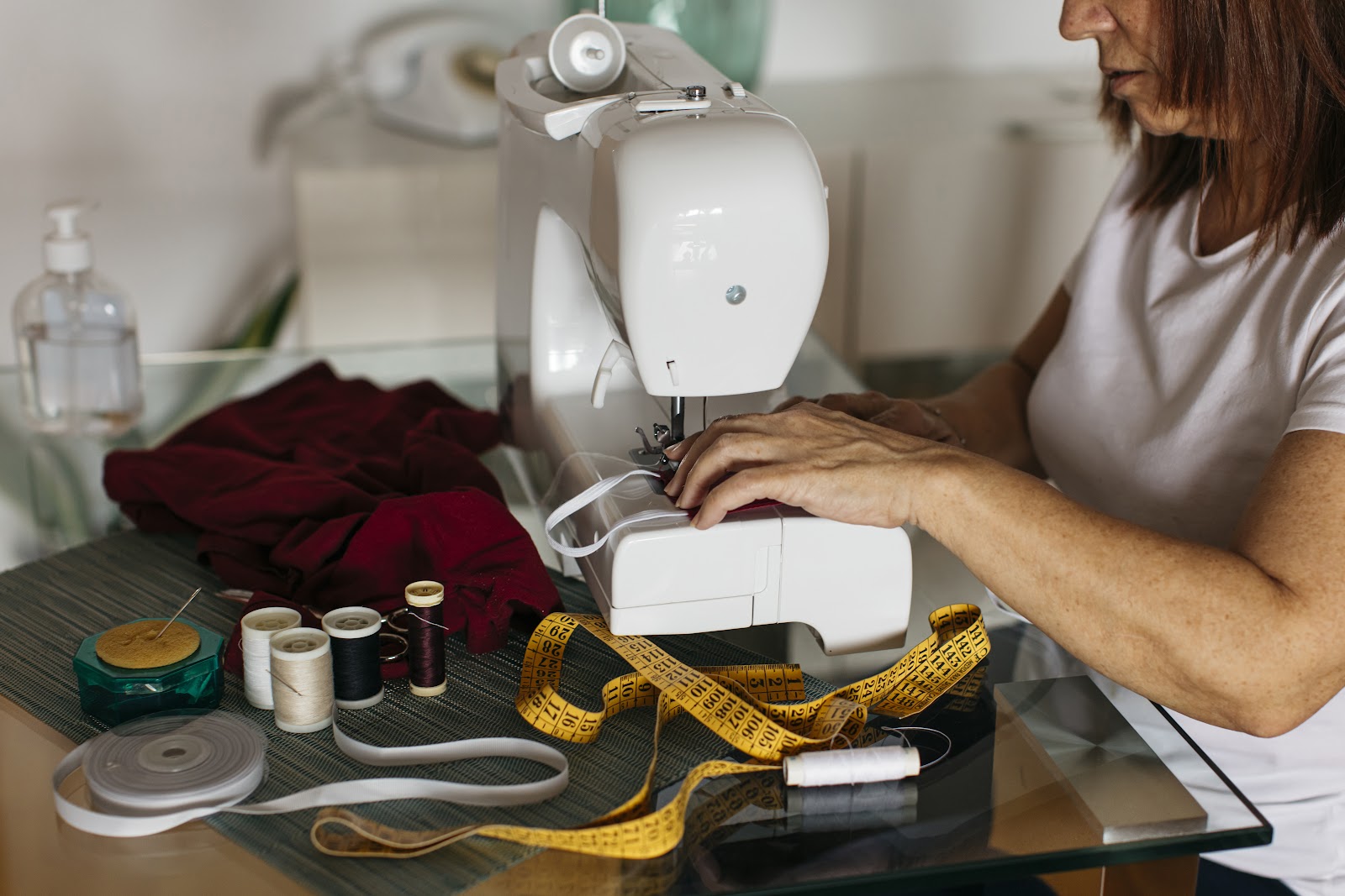 Quais suprimentos de costura você precisa ter em seu ateliê para começar ou se organizar melhor?